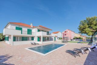 Crowonder Villa Lucija with Large Swimming Pool - Biograd na Moru - 0