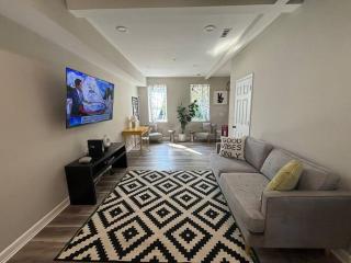 Spacious 5BR 15 mins from Downtown -free parking! - 8