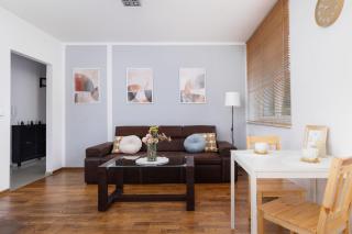 Stylowy Apartament z oddzielna sypialnią niedaleko centrum Chorzowa by Noclegi Renters - Chorzów - 0