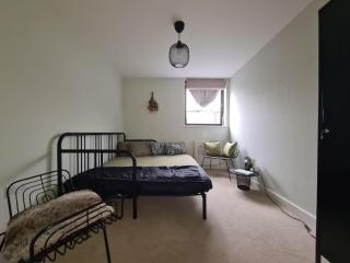 Elegant & Spacious 2 Bedroom Flat - 3
