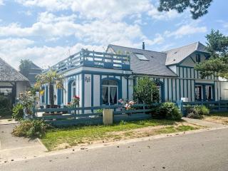 Holiday Home La Villa bleue by Interhome - Merville-Franceville-Plage - 0
