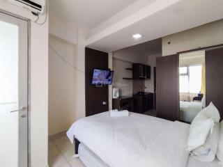 Modern Studio Design at Harvard Jatinangor Apartment By Travelio - 9