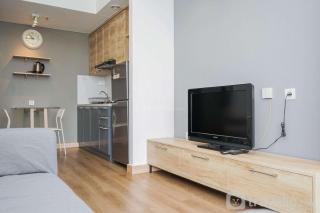 Comfy and Cool Interior 1BR at Casa De Parco Apartment BSD By Travelio - Tangerang - 9