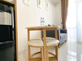 Best Homey 1BR at 25th Floor Vasanta Innopark Apartment By Travelio - Cikarang - 3