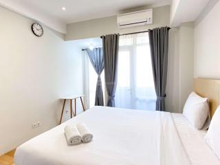 Spacious and Combined 1BR Vasanta Innopark Apartment By Travelio - Cikarang - 7