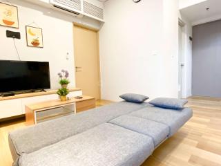 Spacious and Combined 1BR Vasanta Innopark Apartment By Travelio - Cikarang - 3