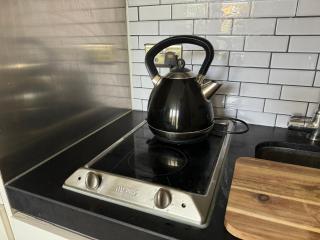 Cosy High Street Apartment 30 seconds from station - 1