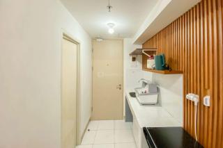 Enjoy Living and Homey Studio Tokyo Riverside PIK 2 Apartment By Travelio - Rawalembang - 8