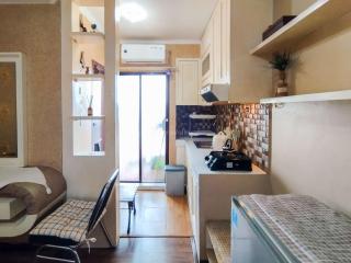 Nice and Comfortable Stay Studio at Gateway Ahmad Yani Cicadas Apartment By Travelio - 6