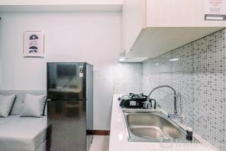 Well Furnished and Comfy 2BR at Royal Heights Apartment By Travelio - 9