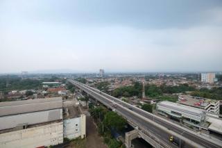 Modern Look 2BR at Bogor Valley Apartment By Travelio - 6