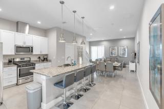 Elegant Townhome Near Disney – Private Suites! townhouse - Orlando - 8
