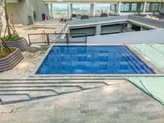 Homey and Restful Studio Royal Sentul Park Apartment By Travelio - Bogor - 1
