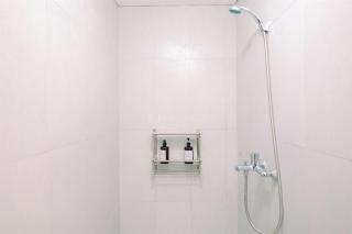 Cozy and Restful Studio LRT City Sentul - Royal Sentul Park Apartment By Travelio - Bogor - 6
