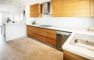 Beautiful Apartment In Torrevieja - 5