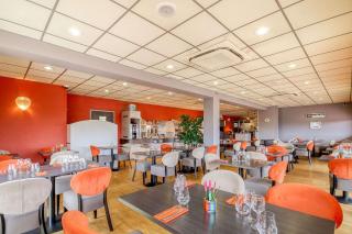 Brit Hotel Les Evens - Saint-Saturnin - 1