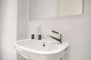 Comfortable Design Studio at Tokyo Riverside PIK 2 Apartment By Travelio - Rawalembang - 9