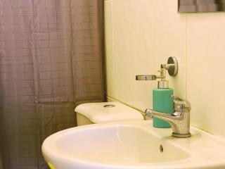 chambre très confortable climatisée SDB partagée - Dakar - 1