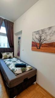 Near Schönbrunn - Economy Rooms in Shared Apartment at Meidling Train Station - Wenen - 4