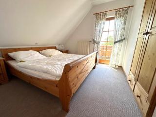 Holiday home in the Knüllgebirge with balcony - Neuenstein - 4
