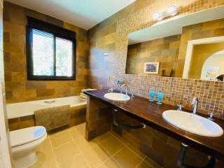 Peaceful 3 Bedroom Villa with Infinity Pool Estepona Marbella - 9