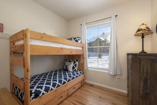 Peak View Drive townhouse - 1