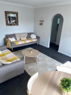 Central Cronulla Apartment Nestled in the Treetops - Cronulla - 0