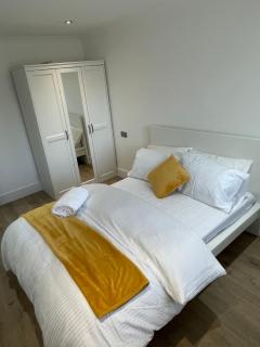 Your Comfort and Serenity - Thamesmead - 5