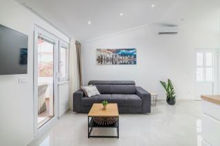 Sweet Home - 4