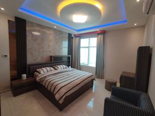 شقة فخمة وواسعة تسع عائلة كبيرة - Ajman - 6