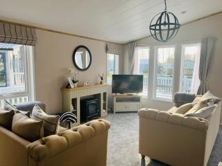 Bridgeview Lodge with Hot Tub - York - 6