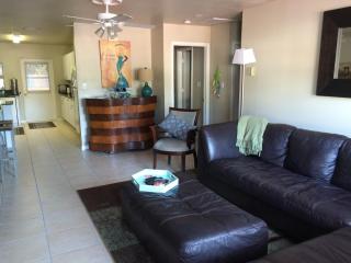 Happy House - cozy, quaint, rental - LOCATION! - Bonita Springs - 3