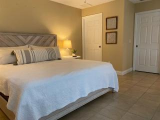 Beautiful Saltwater Front Home with a Pool - Cape Coral - 9