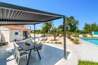 Villa Gravisi by Villa Plus - Orbanići - 8