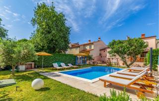 Holiday Home Pula 23 With Outdoor Swimmingpool - 1