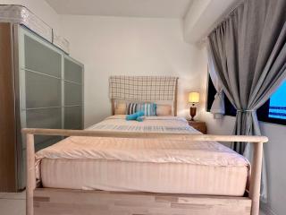 Charming Rustic Retreat with Cozy Interior and Sky Pool View - 8