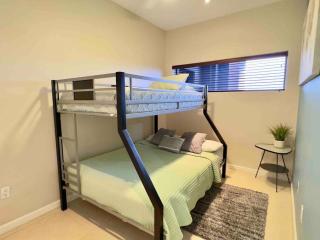 Luxury Condo with Pool and Jacuzzi - 3