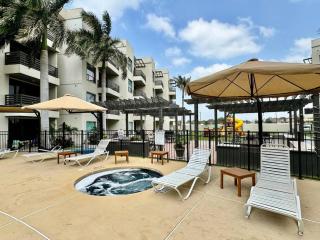 Luxury Condo with Pool and Jacuzzi - 1