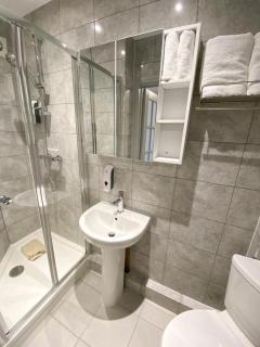 Apartment with an Open-Plan Kitchen Living Room - Aylesbury - 5