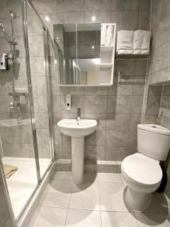 Apartment with an Open-Plan Kitchen Living Room - Aylesbury - 4