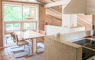 Nice Home In Nexø With Wifi - 6