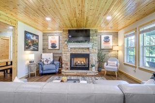Modern Sevierville Cottage w/ Hot Tub + Game Room - 6