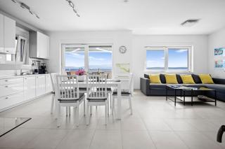 House , Seafront Apartment Pelegrin - 0