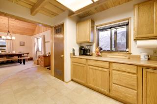 6 Mi to Sugar Bowl Resort: Soda Springs Cabin! - 2