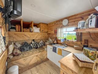 The Box - Oasis Farm - Fareham - 3