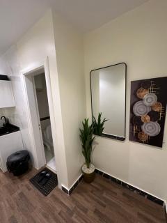 Studio with smart entry - 2