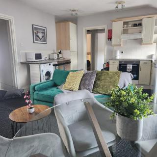 Cottage style 2 Bedroom Apt in City, near Utilita Arena & Free Parking - 1