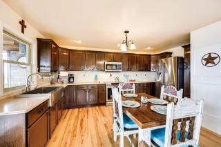 Scenic Leakey Vacation Rental with Private Patio! - Leakey - 8