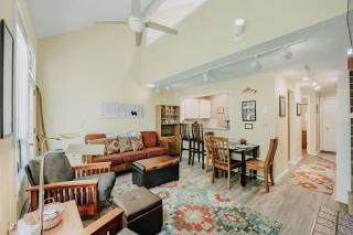 82SW - Fireplace - WithD - Kitchen - Sleeps 4 condo - 6