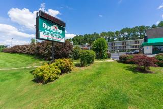 Budgetel Inn and Suites - Atlanta - 3
